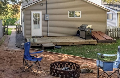 Washburn House | Up North Oasis - Families & Dogs in the Bayfield Area