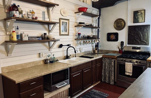 Eureka Springs Historic District Apartment | UP ON MAIN - a charming historic apartment in the heart of Eureka Springs
