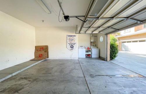 Ontario Apartment | Up to 20% off weekly stay 3BR 2.5 miles to airport