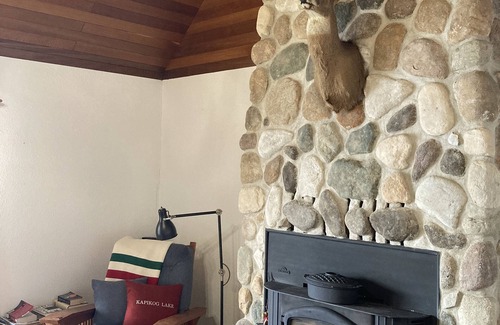 The Archipelago Cottage | Updated family cottage, quiet lake - 2hrs from GTA