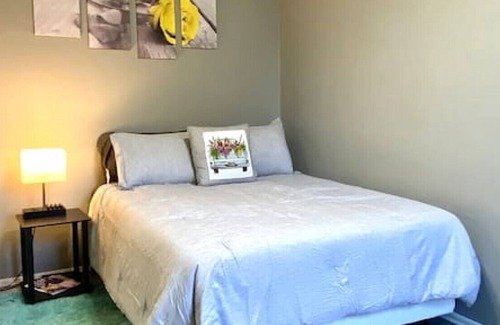 St. Charles Historic District Apartment | Updated 1 Bedroom Near Main Street St. Charles