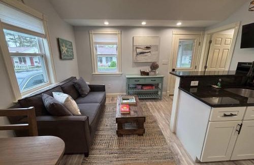 Wells House | Updated 1bd Cottage - Pool Jacuzzi and More