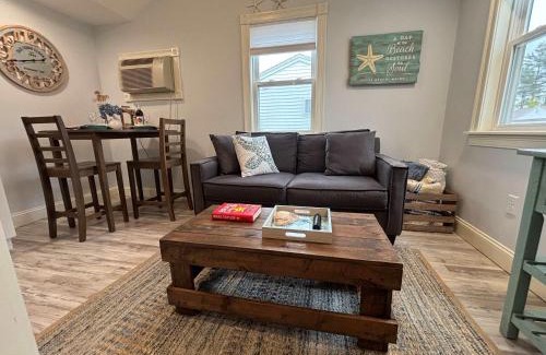 Wells House | Updated 1bd Cottage - Pool Jacuzzi and More