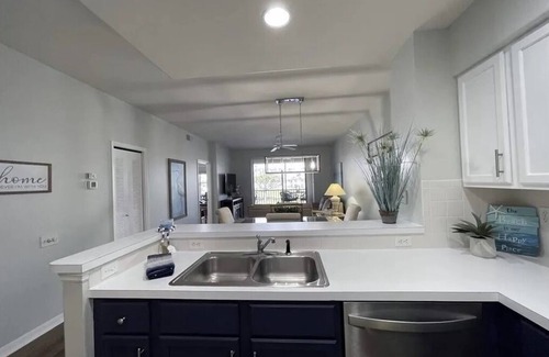 Tropical Cove Condo | Updated 2 Bed/Bath Beautiful Golfcourse Condo with full amenities! Fort Meyers