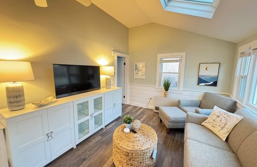 Dennis Port Cottage | Updated 2-bedroom cottage 4 min walk to the beach, with outdoor shower