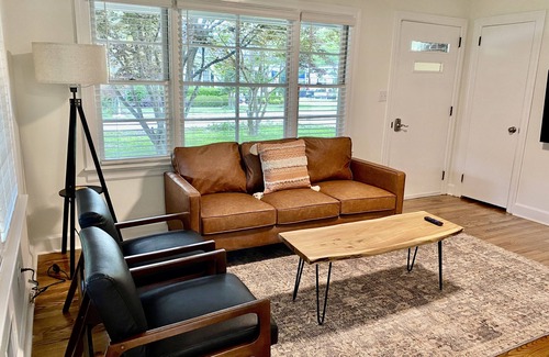 Apex House | Updated 2-bedroom Ranch in Downtown Apex