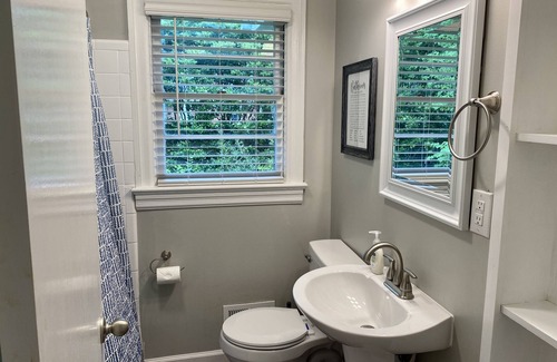 Apex House | Updated 2-bedroom Ranch in Downtown Apex