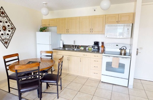 Waikiki Condo | Updated 22nd Floor Waikiki Condo - Free parking & WiFi - Ideal for large family! by Koko Resort Vacation Rentals