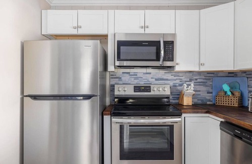 Bristol Apartment | Updated 2BR/2BA duplex in Bristol