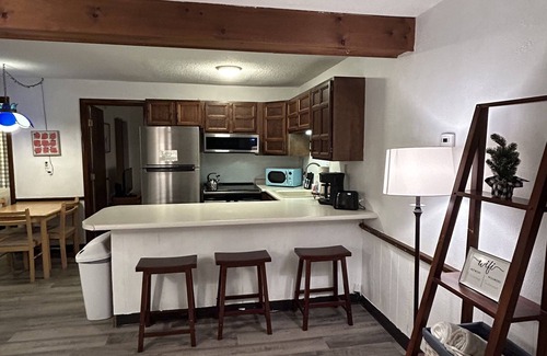 Bartlett Condo | Updated 2BR Chalet Condo. W/D Attitash Wildcat Cranmore