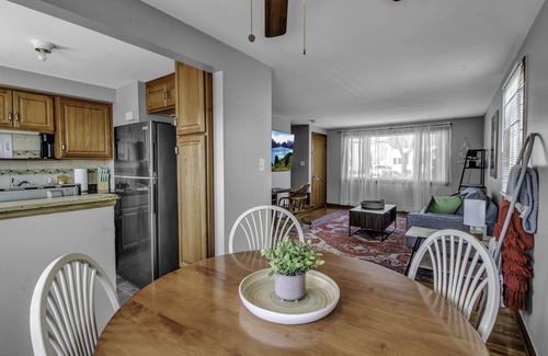 Cheektowaga Apartment | Updated 2BR | Near Airport | Centrally Located