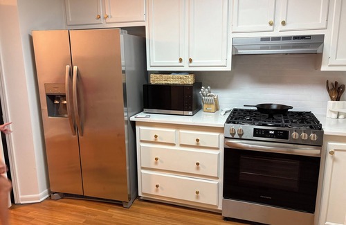 Jarreau House | Updated 4-bedroomnToddler safe backyard, new appliances and furniture, green egg