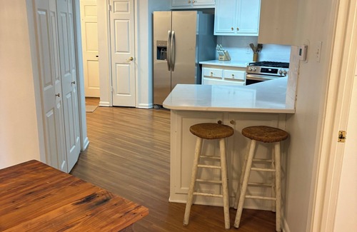 Jarreau House | Updated 4-bedroomnToddler safe backyard, new appliances and furniture, green egg