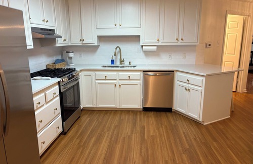 Jarreau House | Updated 4-bedroomnToddler safe backyard, new appliances and furniture, green egg