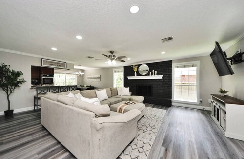 Conroe House | Updated 4-BR Family Retreat + Big Yard in Quiet Conroe Neighborhood