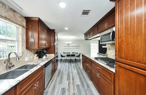 Conroe House | Updated 4-BR Family Retreat + Big Yard in Quiet Conroe Neighborhood