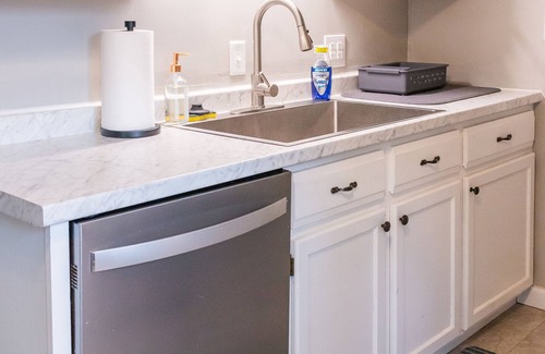 Ann Arbor House | Updated 5 bedroom ranch w/fenced in yard and 100"+ projector near downtown!