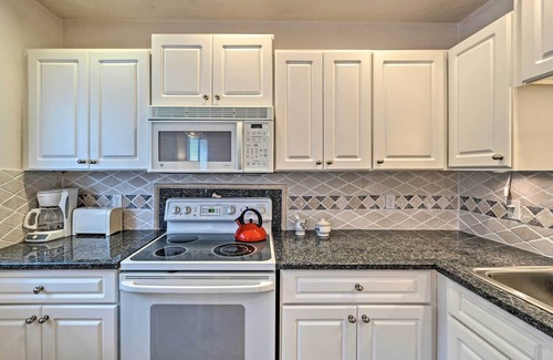 Venice Apartment | Updated Apartment Walking Distance to Venice Beach