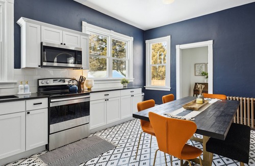 Sturgeon Bay Apartment | Updated Apt - Close to everything!