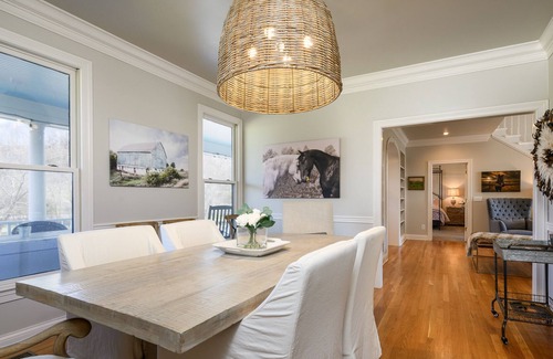 Thompson's Station House | Updated Cape Cod home on 10 acres, near Pilgrimage Music & Cultural Festival