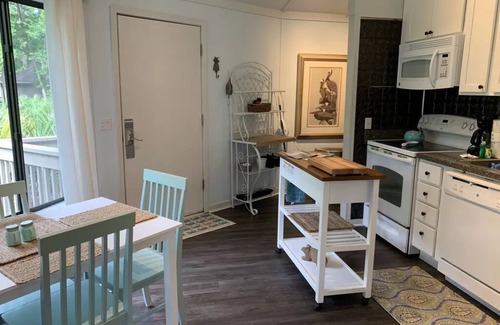 Night Heron House | Updated Coastal Bungalow in Night Heron – Walk to the Beach, Pet-Friendly