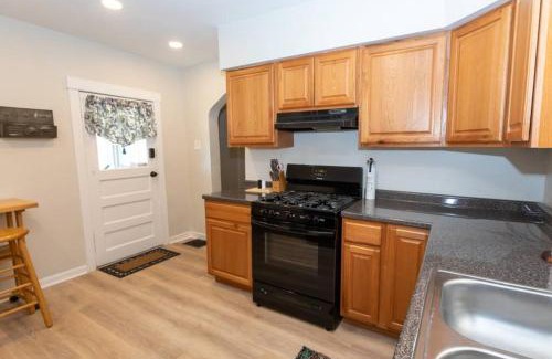 Pittsburgh House | Updated & Comfy Bungalow with Parking Easy Access