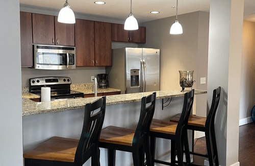 Grand Haven Condo | Updated Condo Near Beaches, Downtown, Restaurants, and Shops
