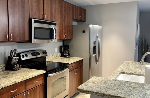 Grand Haven Condo | Updated Condo Near Beaches, Downtown, Restaurants, and Shops