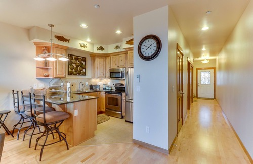 Birch Bay Condo | Updated condo right on the water with tremendous views and jetted tub