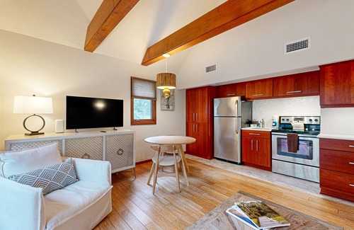 West Beach Village Condo | Updated Condo with shared tennis, close to Freshfields Village and beach