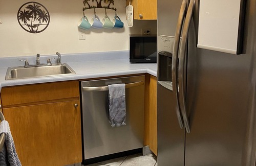 Historic Kailua Village Condo | Updated condo with air conditioning in the heart of downtown Kona.