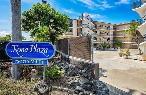 Historic Kailua Village Condo | Updated condo with air conditioning in the heart of downtown Kona.