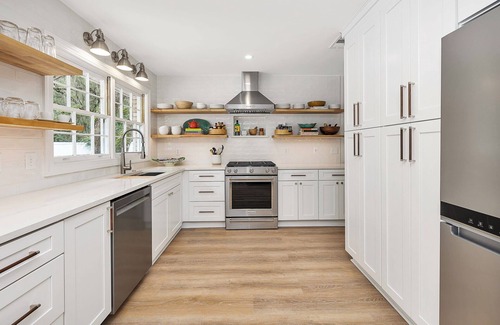 Saint Simons Heights House | Updated cottage with stunning pool