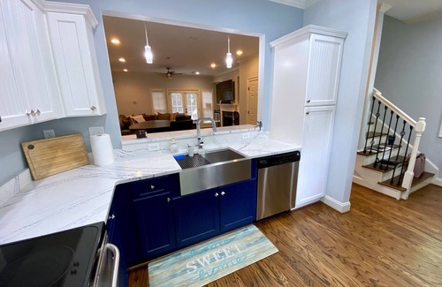 Greenville Downtown Cottage | Updated Cottage 1 Bedroom 2 guests Close to Everything Downtown