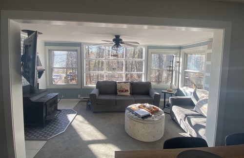 White Mills Cottage | UPDATED Cottage Lake Wallenpaupack Poconos across from lake Pets Allowed