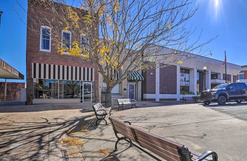 West Plains House | Updated Dtwn West Plains Home: Walk to MSU!