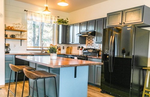 Redmond House | Updated Eagle Crest Townhouse with resort amenities