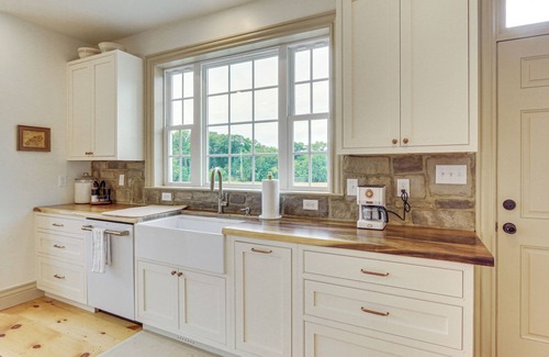 Middletown House | Updated Farmhouse < 2 Mi to Historic Middletown!
