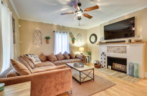 College Park House | Updated Farmhouse with Yard, 10 Mi to Dtwn Atlanta