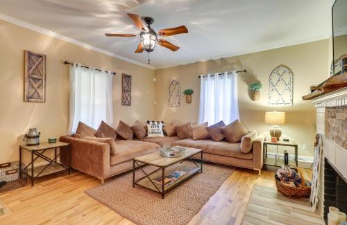 College Park House | Updated Farmhouse with Yard, 10 Mi to Dtwn Atlanta