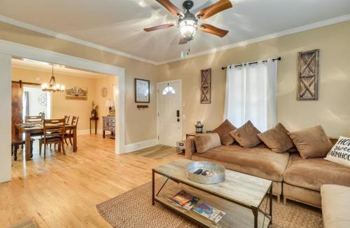 College Park House | Updated Farmhouse with Yard, 10 Mi to Dtwn Atlanta