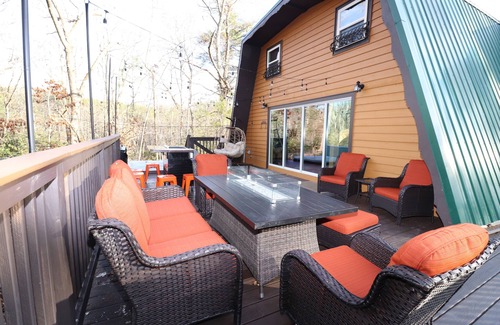 Newland Cabin | Updated for Comfort, Built for Bliss. Elk Cabin is the One You Dont Want to Miss