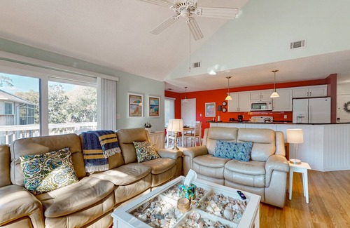 Sea Trail Condo | Updated golf resort condo near beach with pool, tennis/pickleball & private deck