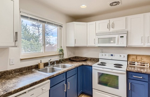 Lakewood House | Updated Green Mountain Home with Fenced Yard