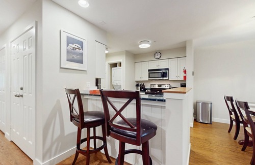 Stratton Mountain Condo | Updated ground floor condo w/patio, fireplace, ski locker, door to door shuttle