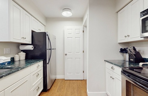Stratton Mountain Condo | Updated ground floor condo w/patio, fireplace, ski locker, door to door shuttle