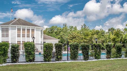 Gulf Shores House | Updated, Ground Floor Unit w/Pool & Gym, Sleeps 6