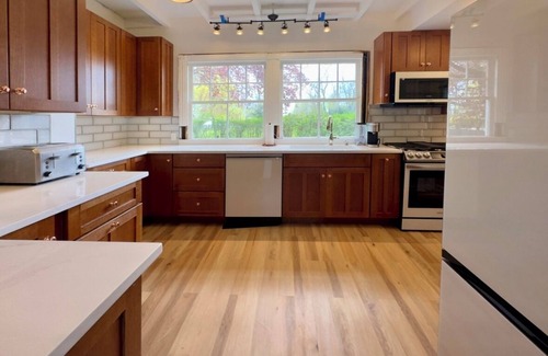 Southold House | Updated Historic shingle-style 1902 4-bedroom Beach House on Southold Bay!