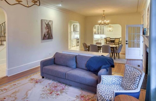 Hitch Village - Fred Wessels Homes Villa | Updated Historic Villa with Parking & Walk to River St.