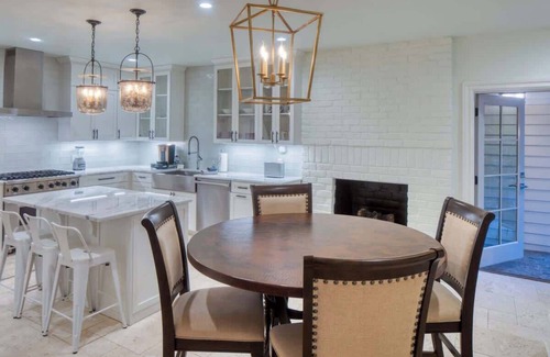 Hitch Village - Fred Wessels Homes Villa | Updated Historic Villa with Parking & Walk to River St.